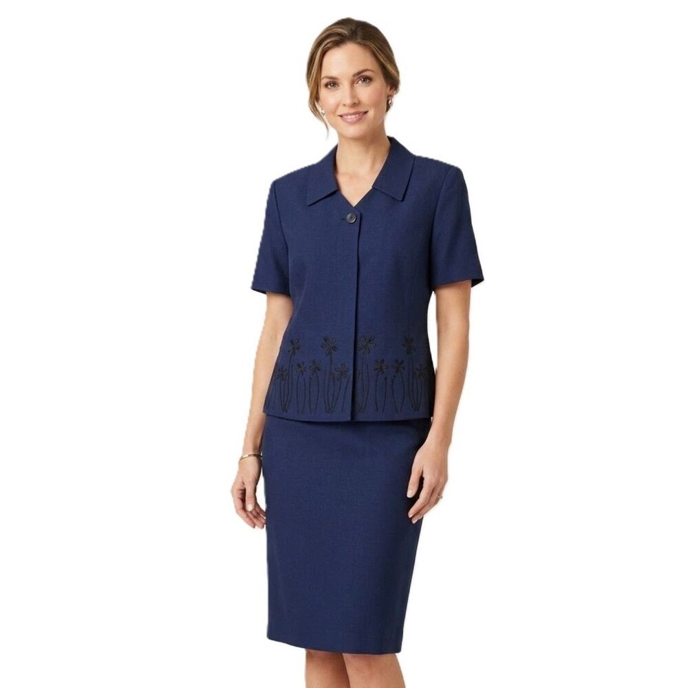 Kasper Skirt Suit Size 12 Navy Blue 2 pc Short Sleeve Embroidered Jacket Lined